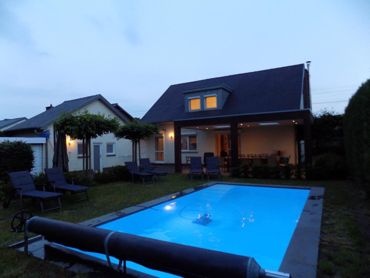 Villa Maas & Kempen Maaseik Exteriör bild